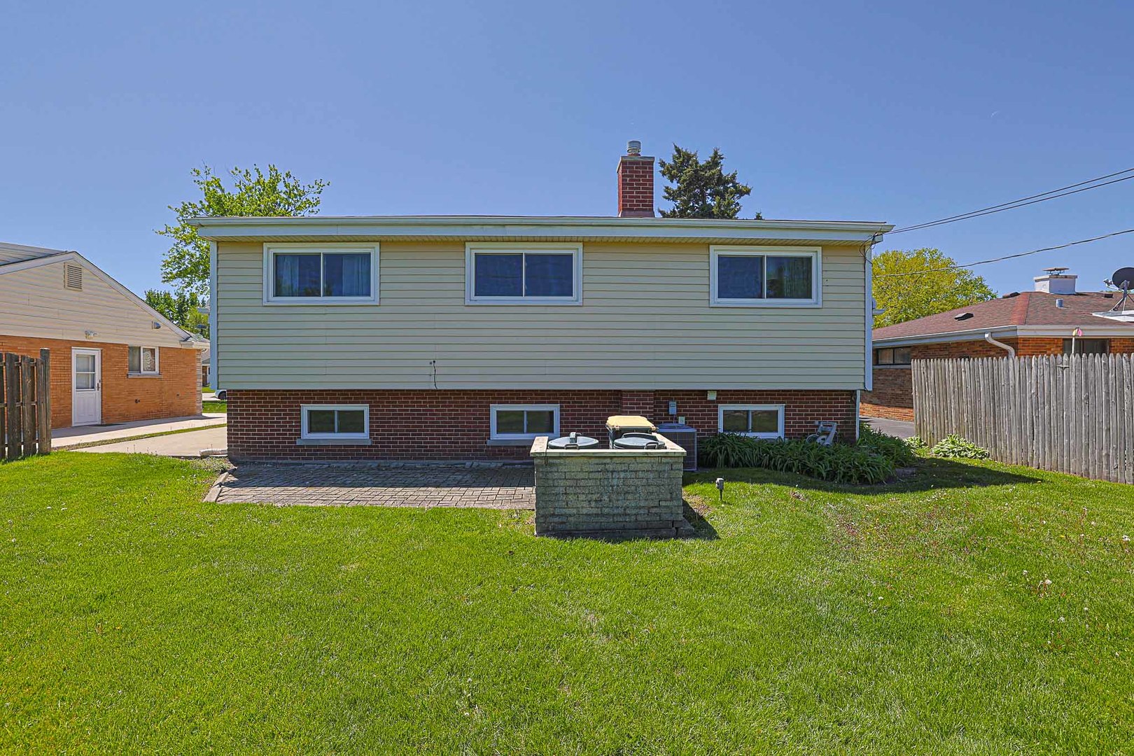 7306 Arcadia Street, Morton Grove, IL 60053