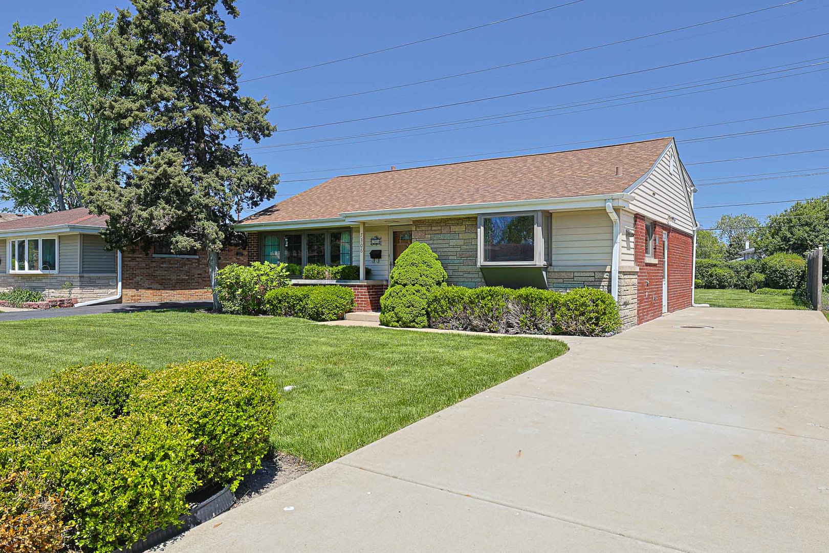 7306 Arcadia Street, Morton Grove, IL 60053