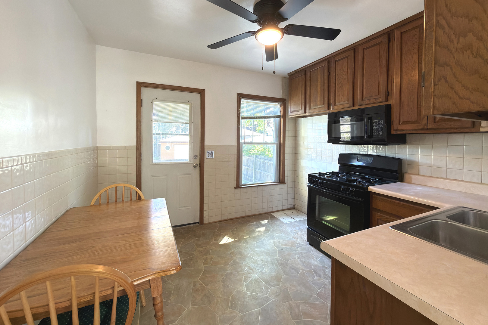963 E Prairie Street, Des Plaines, IL 60016