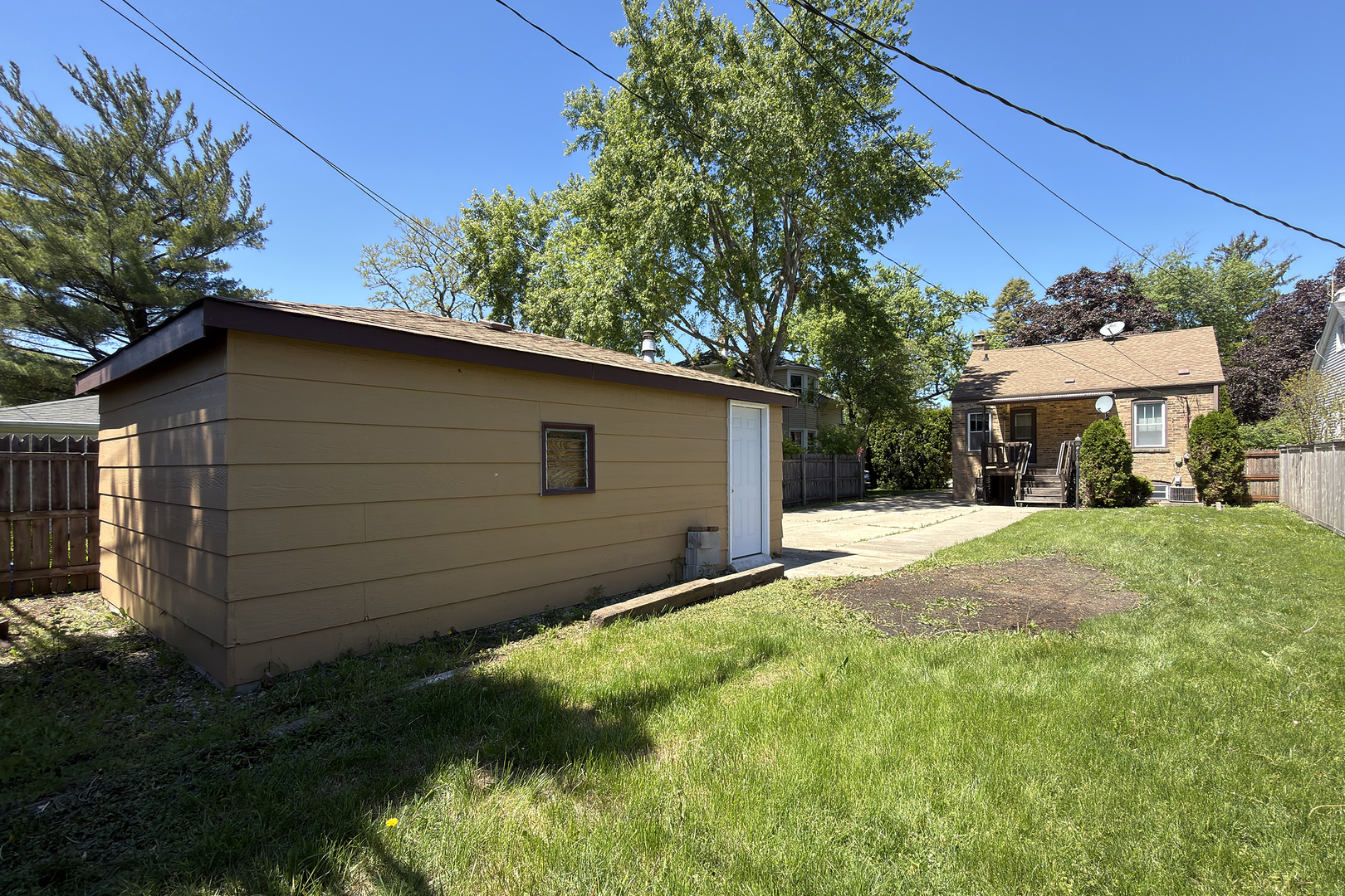 963 E Prairie Street, Des Plaines, IL 60016