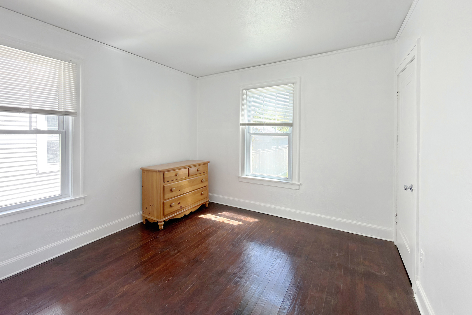 963 E Prairie Street, Des Plaines, IL 60016