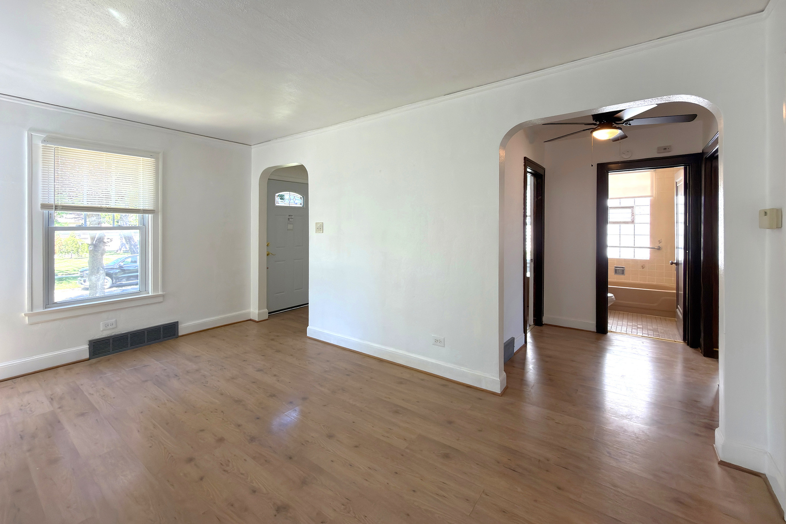 963 E Prairie Street, Des Plaines, IL 60016