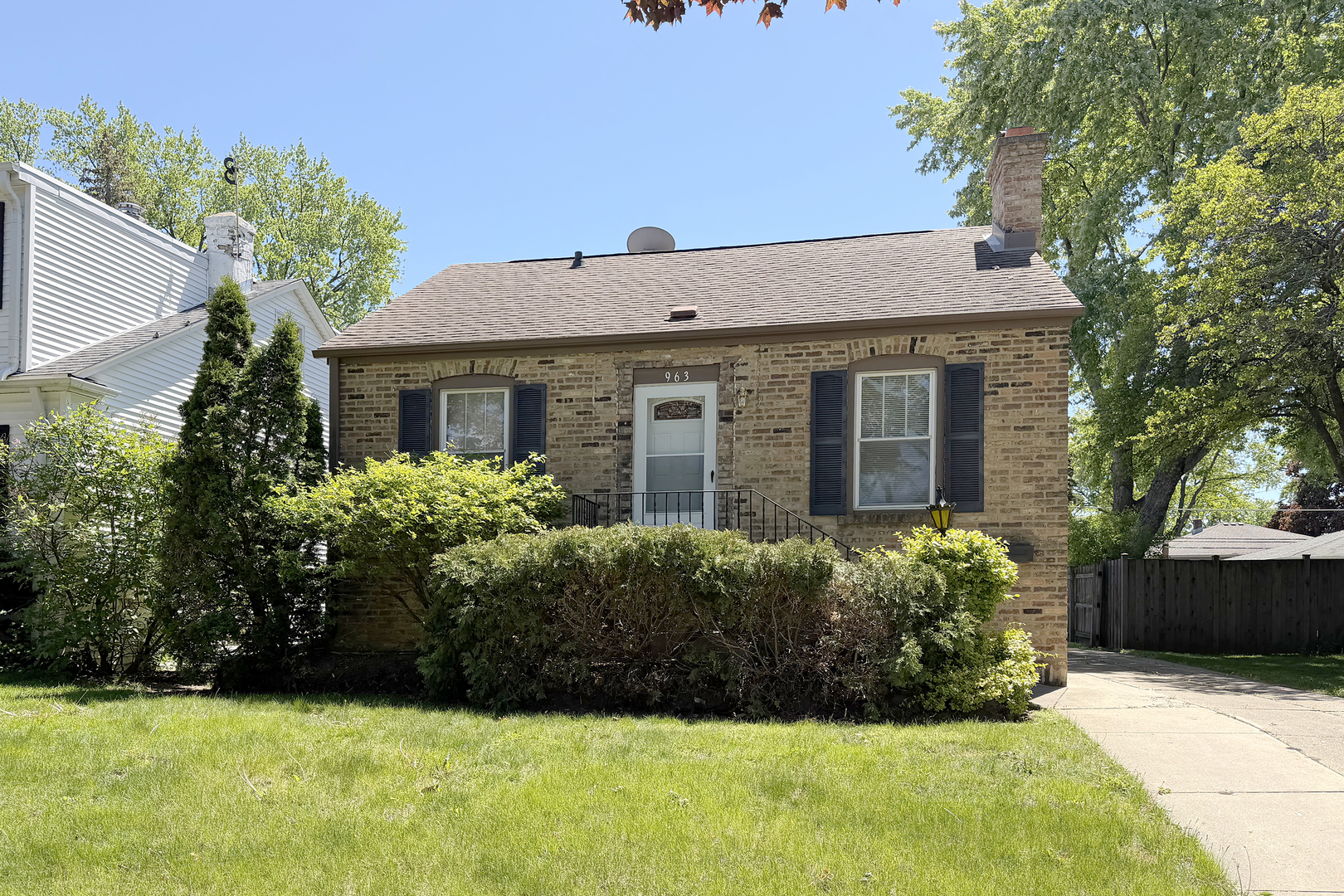 963 E Prairie Street, Des Plaines, IL 60016