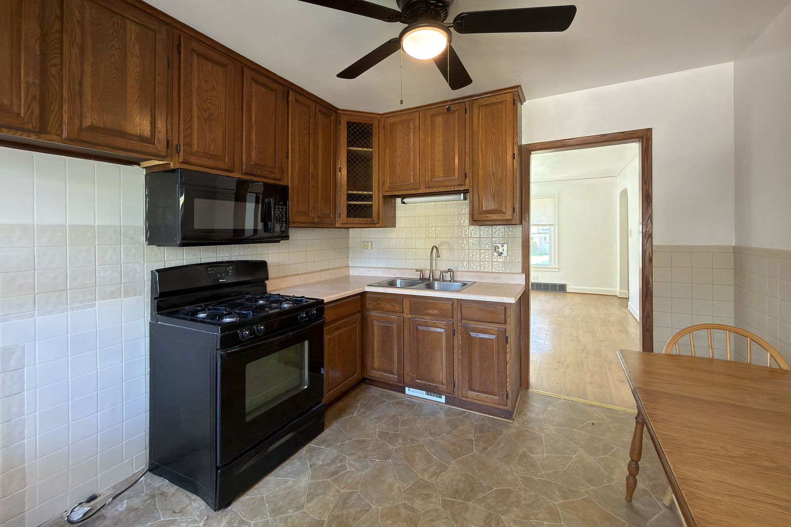 963 E Prairie Street, Des Plaines, IL 60016
