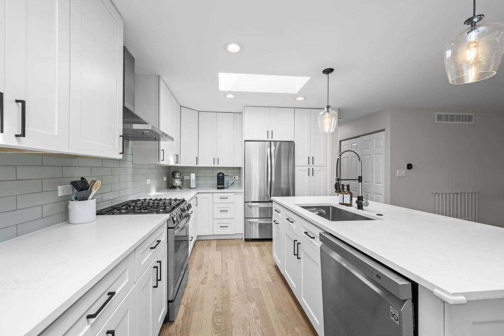 Arlington Heights, IL 60004