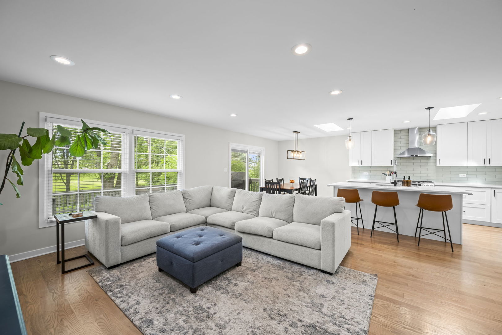 Arlington Heights, IL 60004