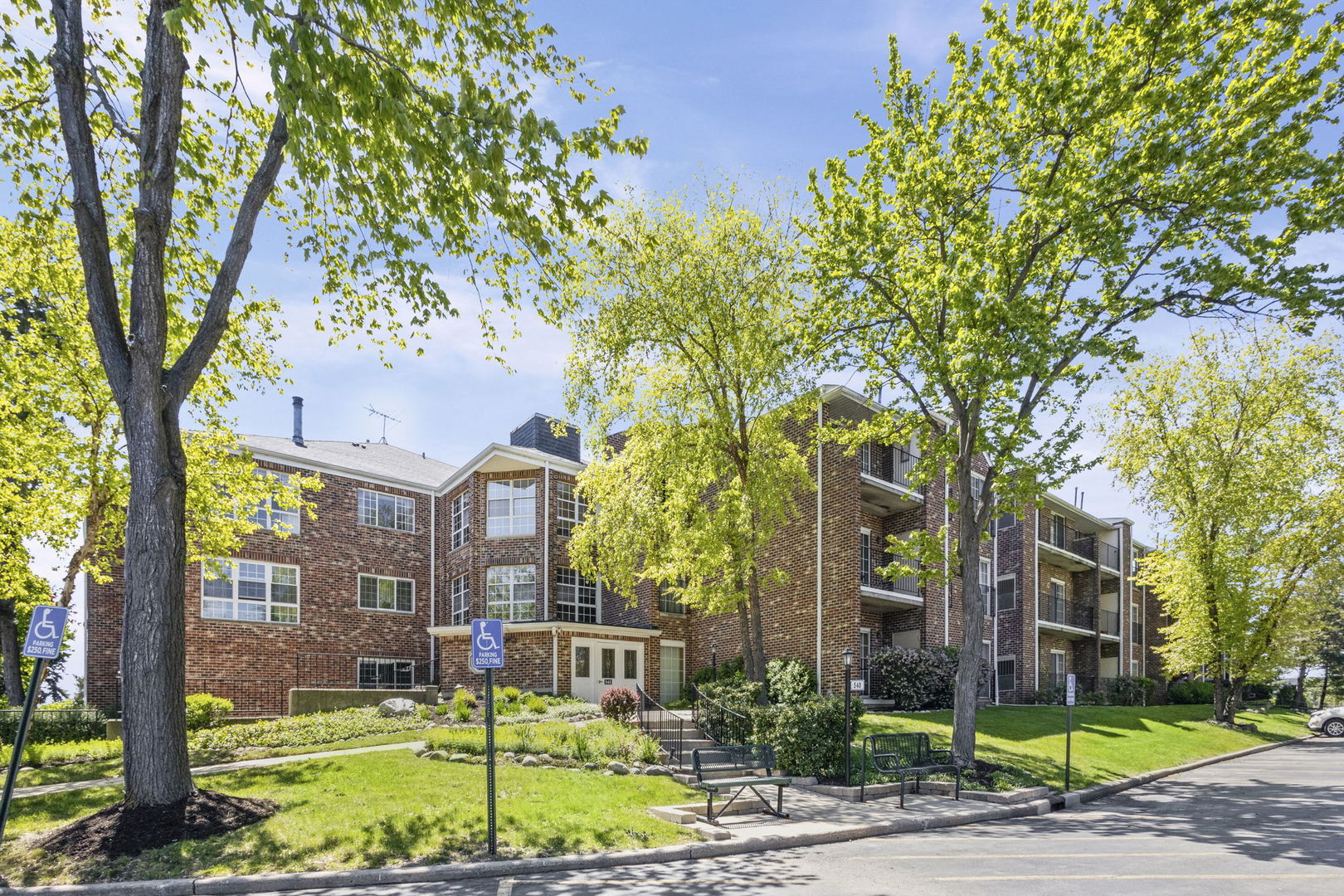 540 Biesterfield Road #B314, Elk Grove Village, IL 60007