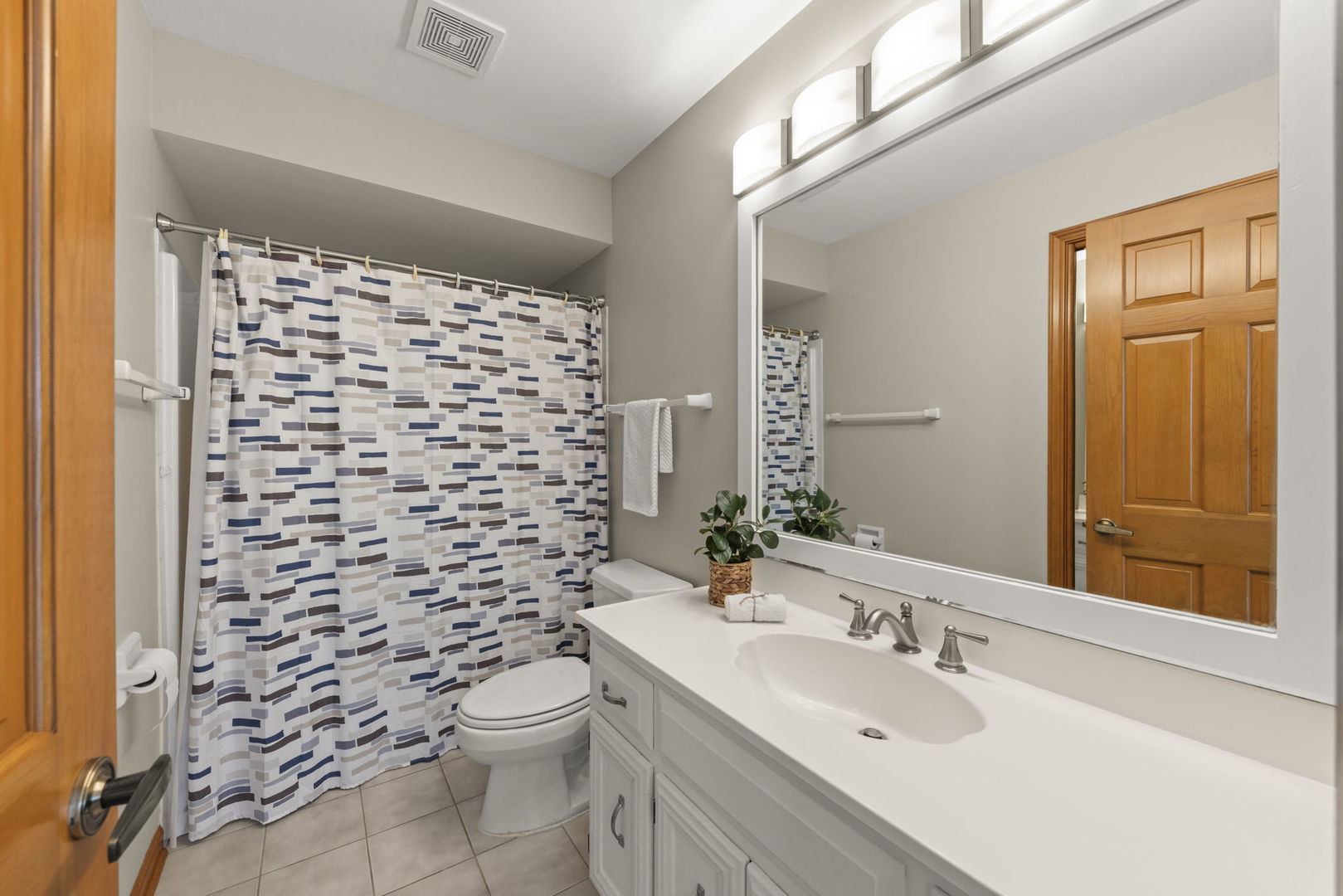 6621 Greene Road, Woodridge, IL 60517