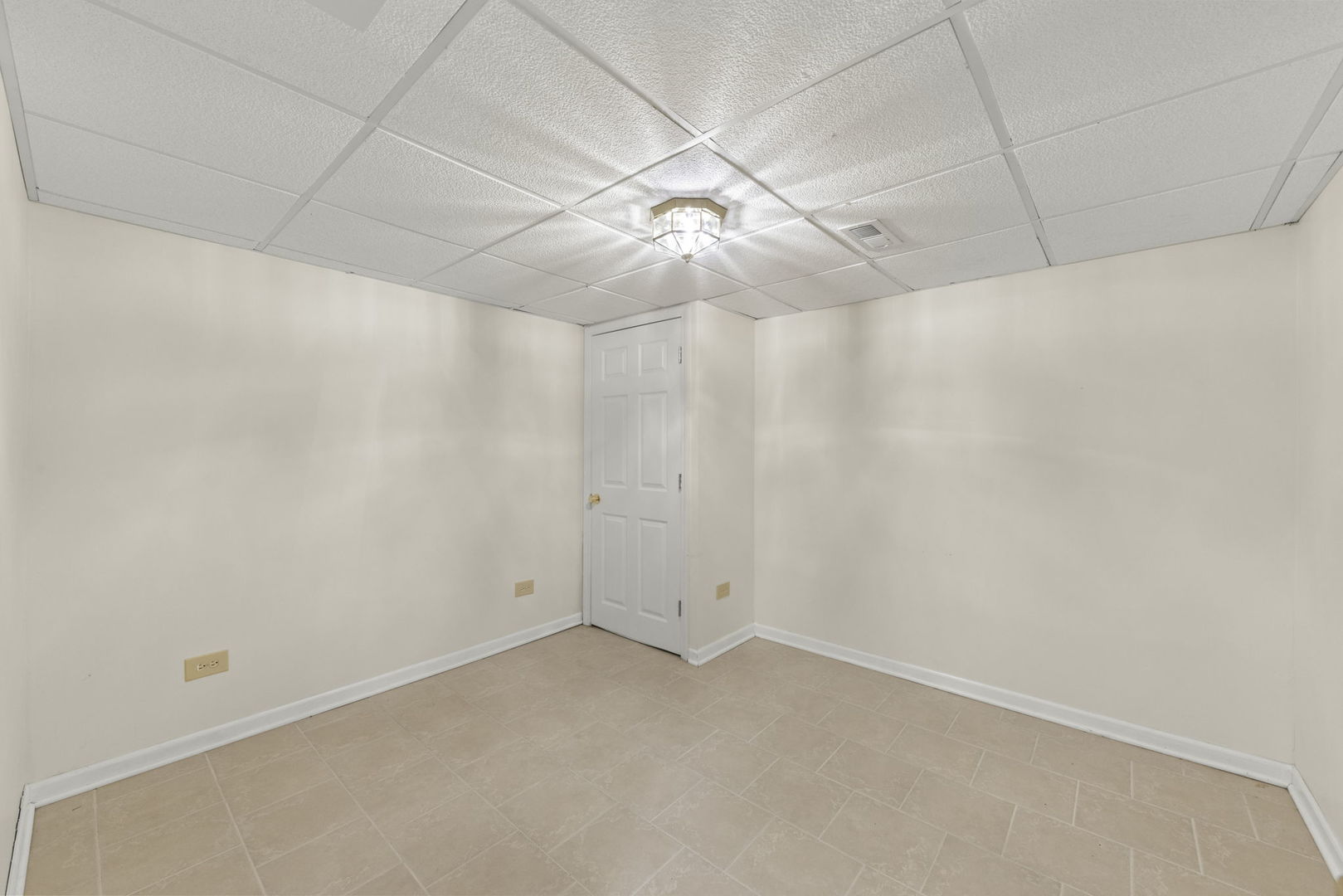 6621 Greene Road, Woodridge, IL 60517