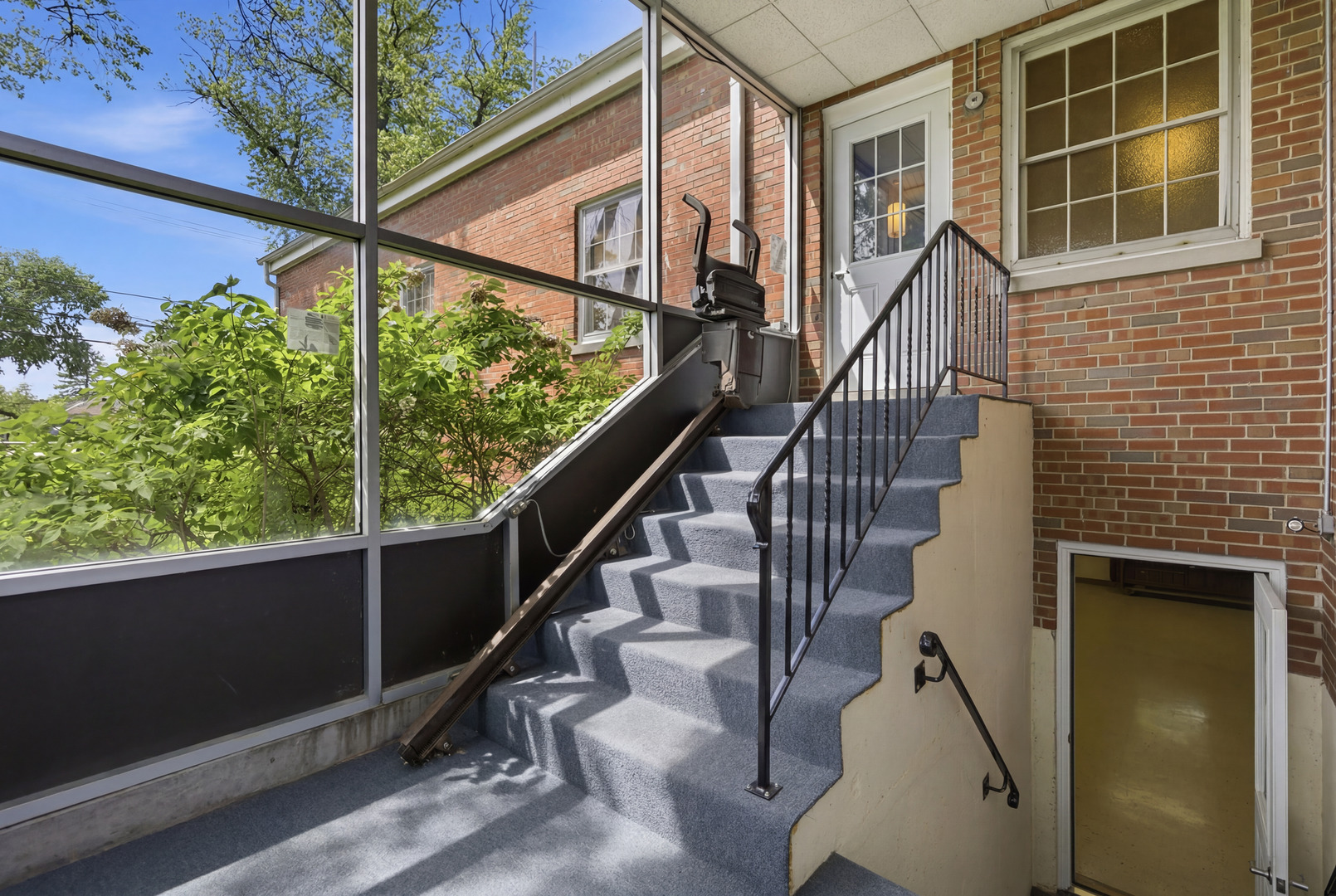405 S Westmore-Meyers Avenue, Lombard, IL 60148