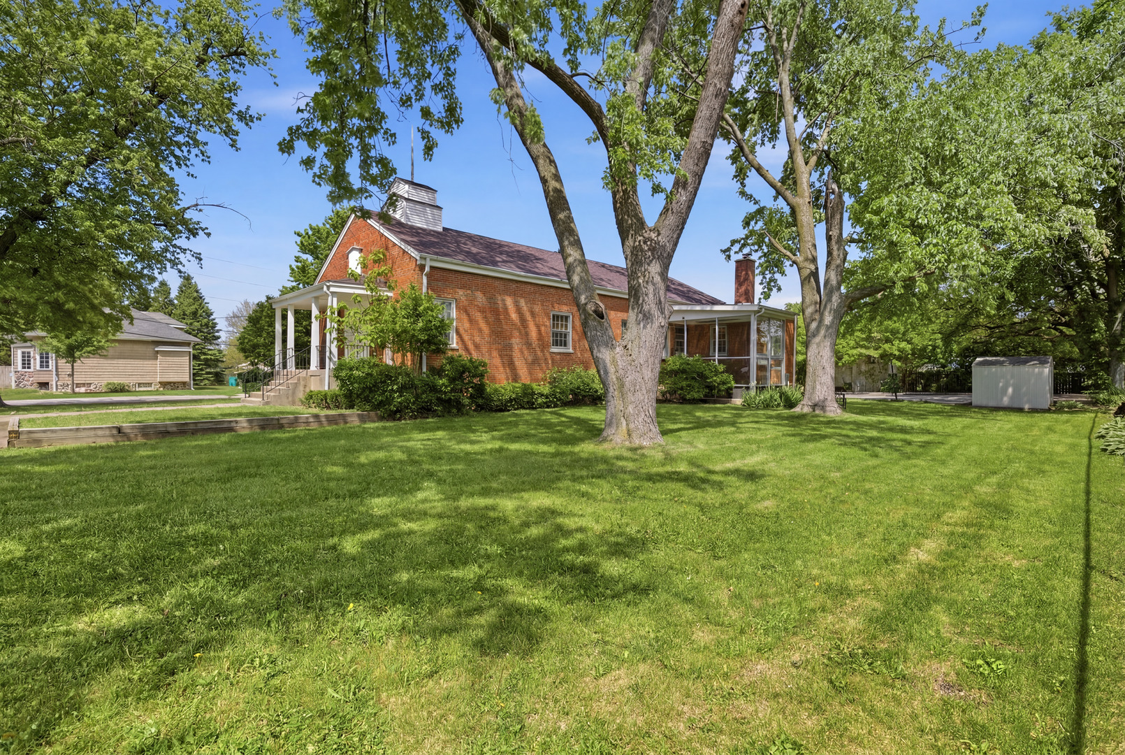 405 S Westmore-Meyers Avenue, Lombard, IL 60148
