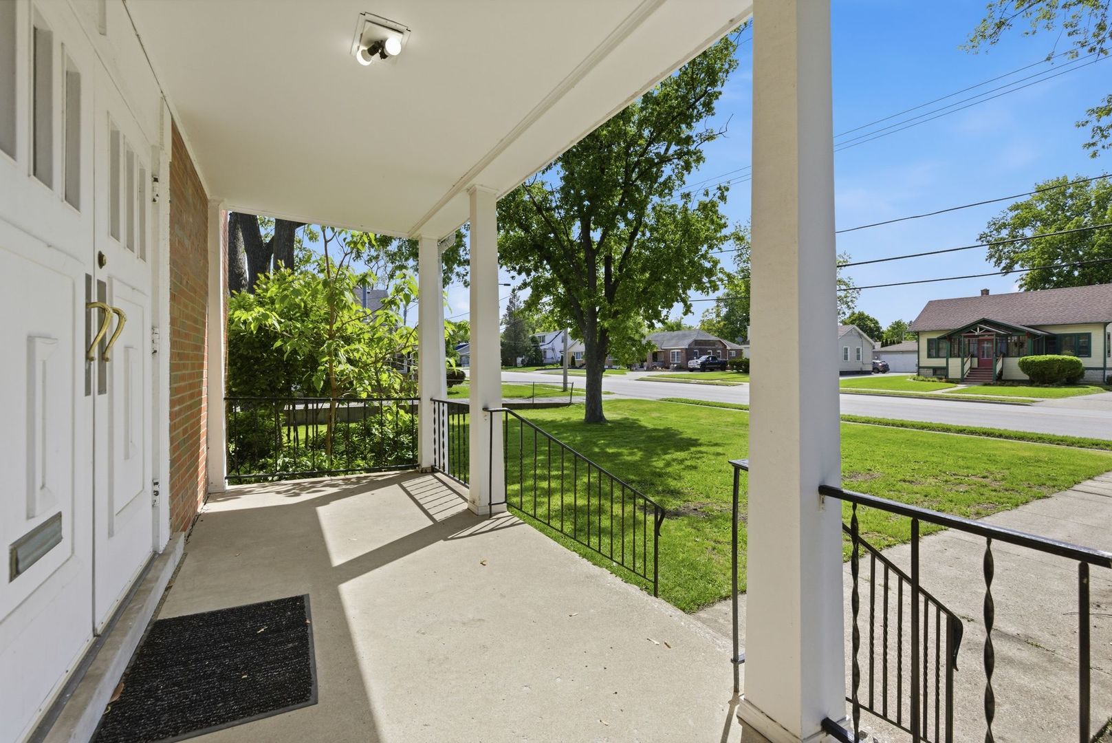 405 S Westmore-Meyers Avenue, Lombard, IL 60148
