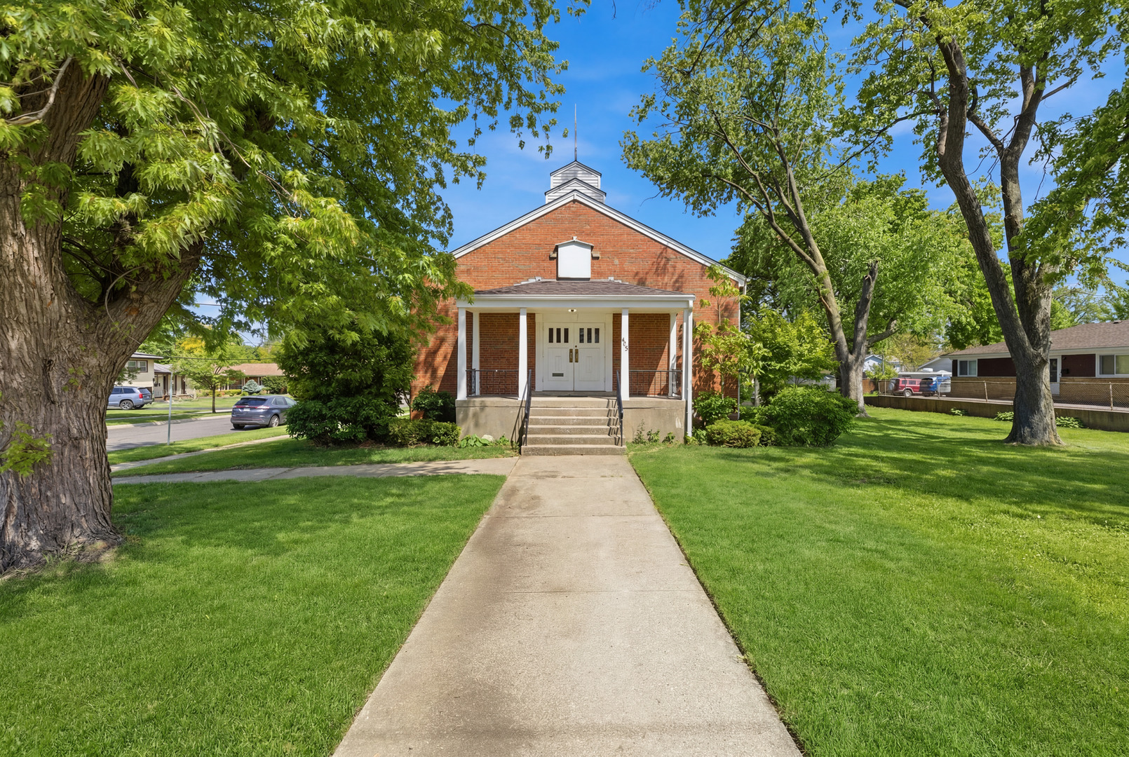 405 S Westmore-Meyers Avenue, Lombard, IL 60148
