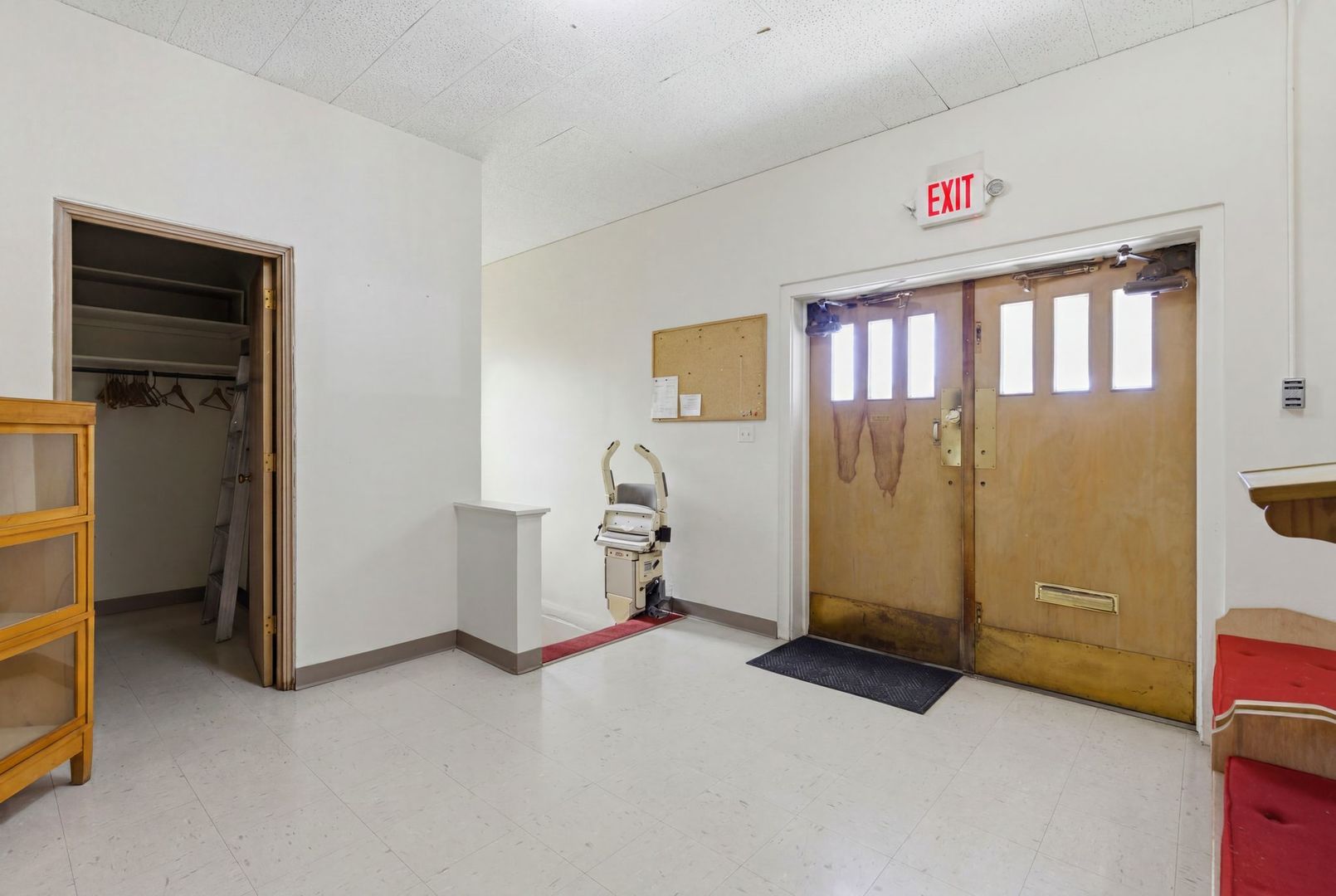405 S Westmore-Meyers Avenue, Lombard, IL 60148
