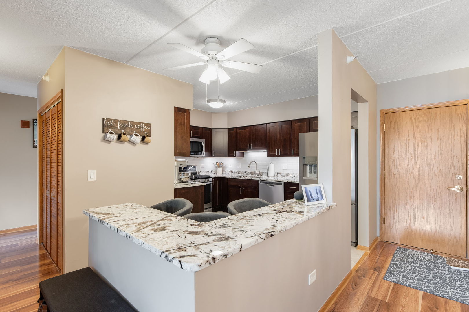 1477 E Thacker Street #205, Des Plaines, IL 60016