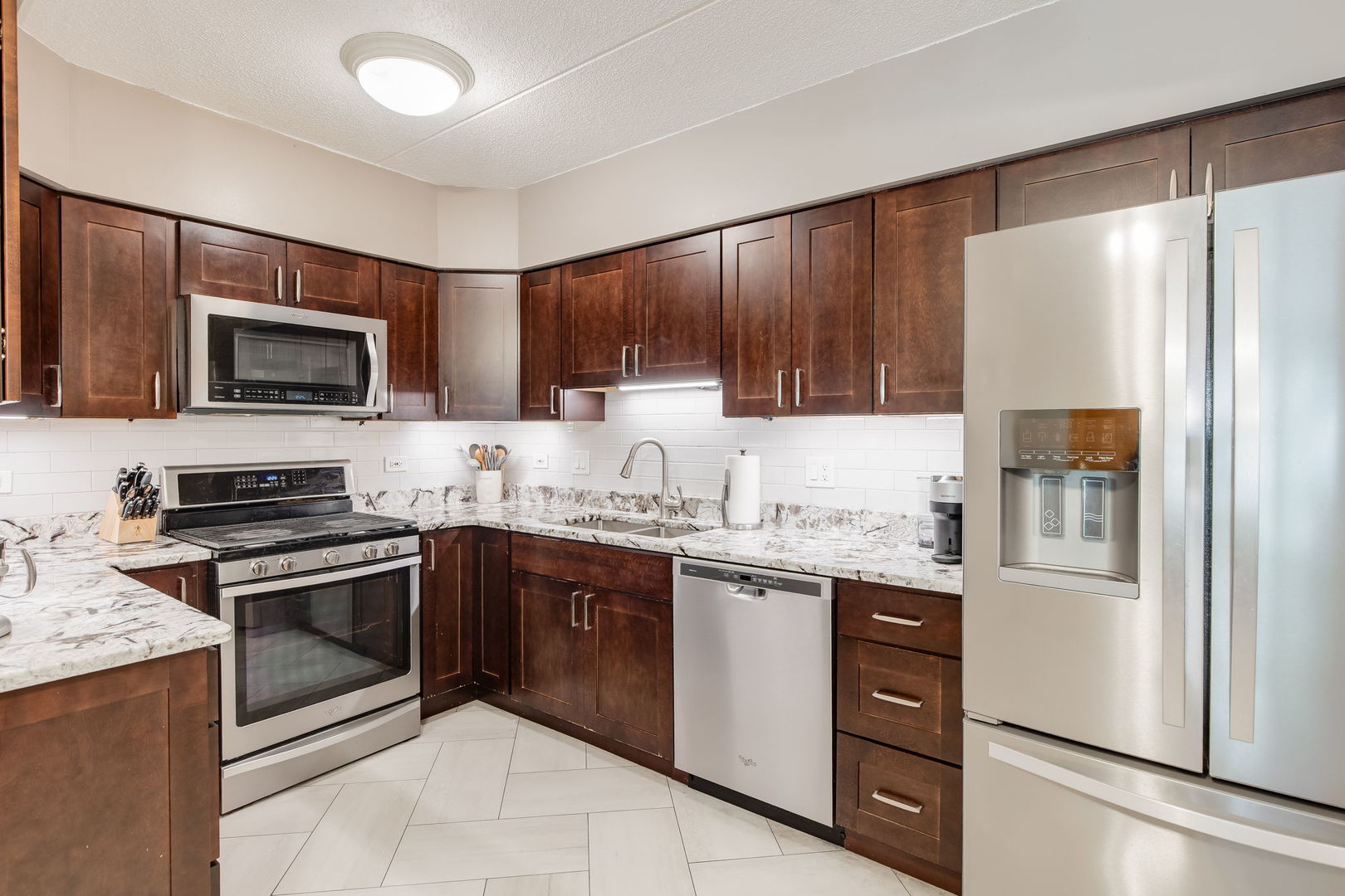1477 E Thacker Street #205, Des Plaines, IL 60016