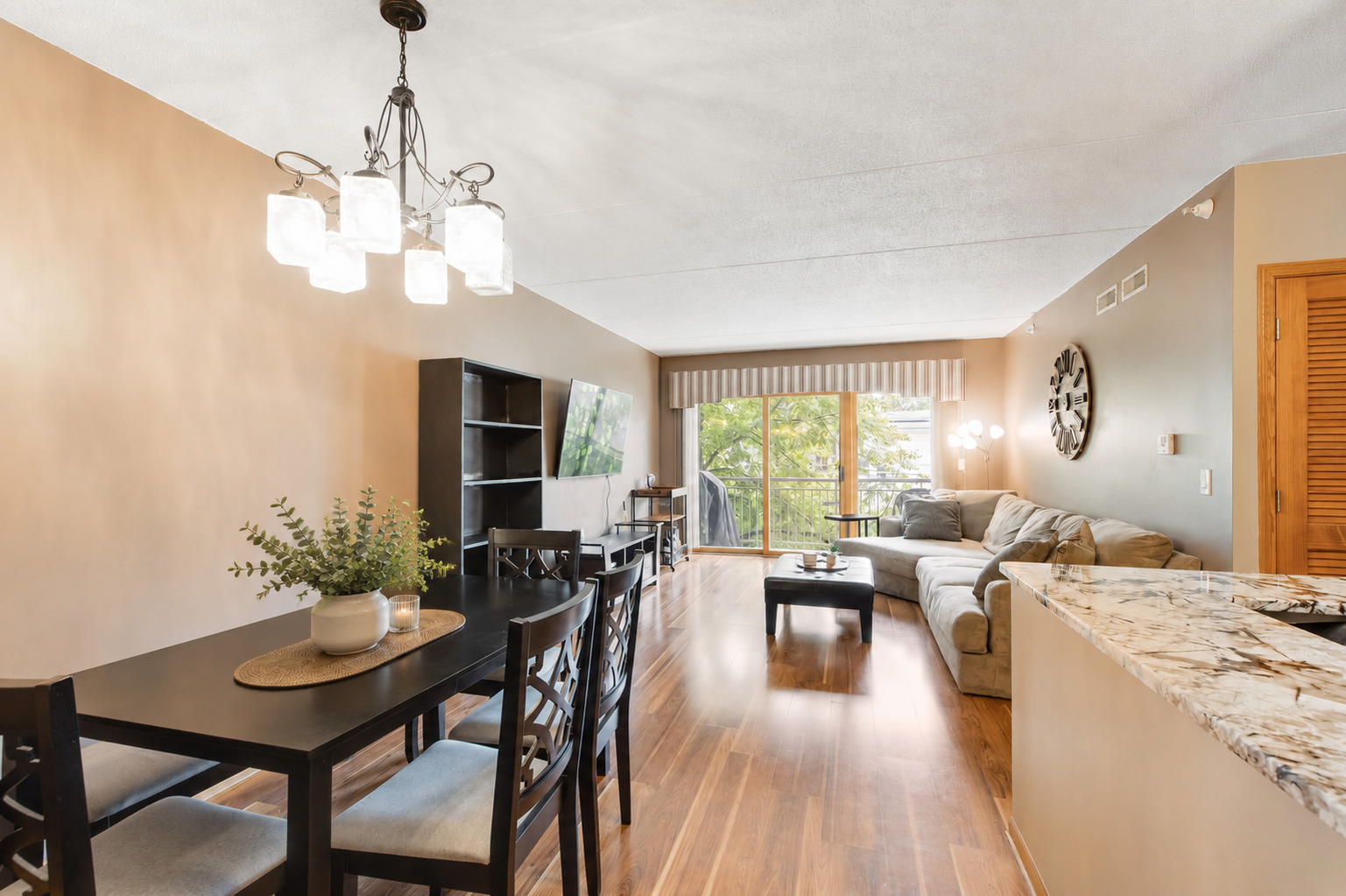 1477 E Thacker Street #205, Des Plaines, IL 60016