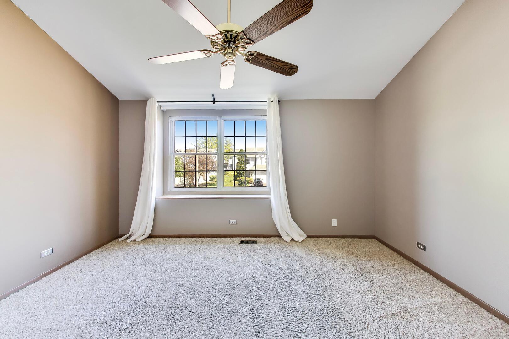 934 Viewpoint Drive, Lake In The Hills, IL 60156