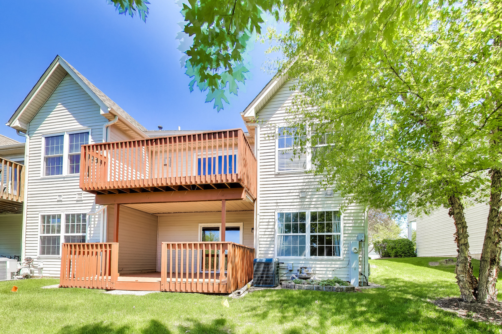 934 Viewpoint Drive, Lake In The Hills, IL 60156