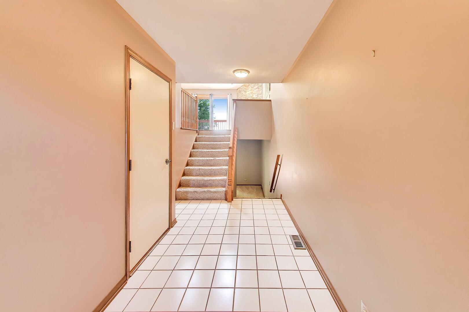 934 Viewpoint Drive, Lake In The Hills, IL 60156