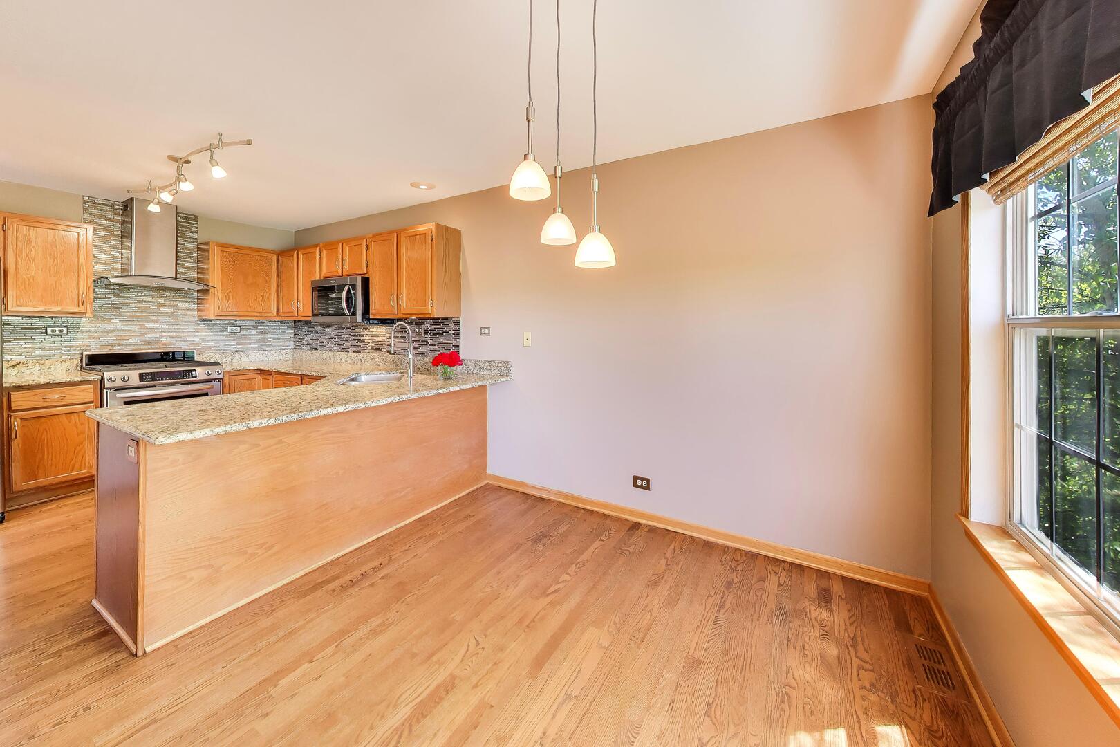934 Viewpoint Drive, Lake In The Hills, IL 60156