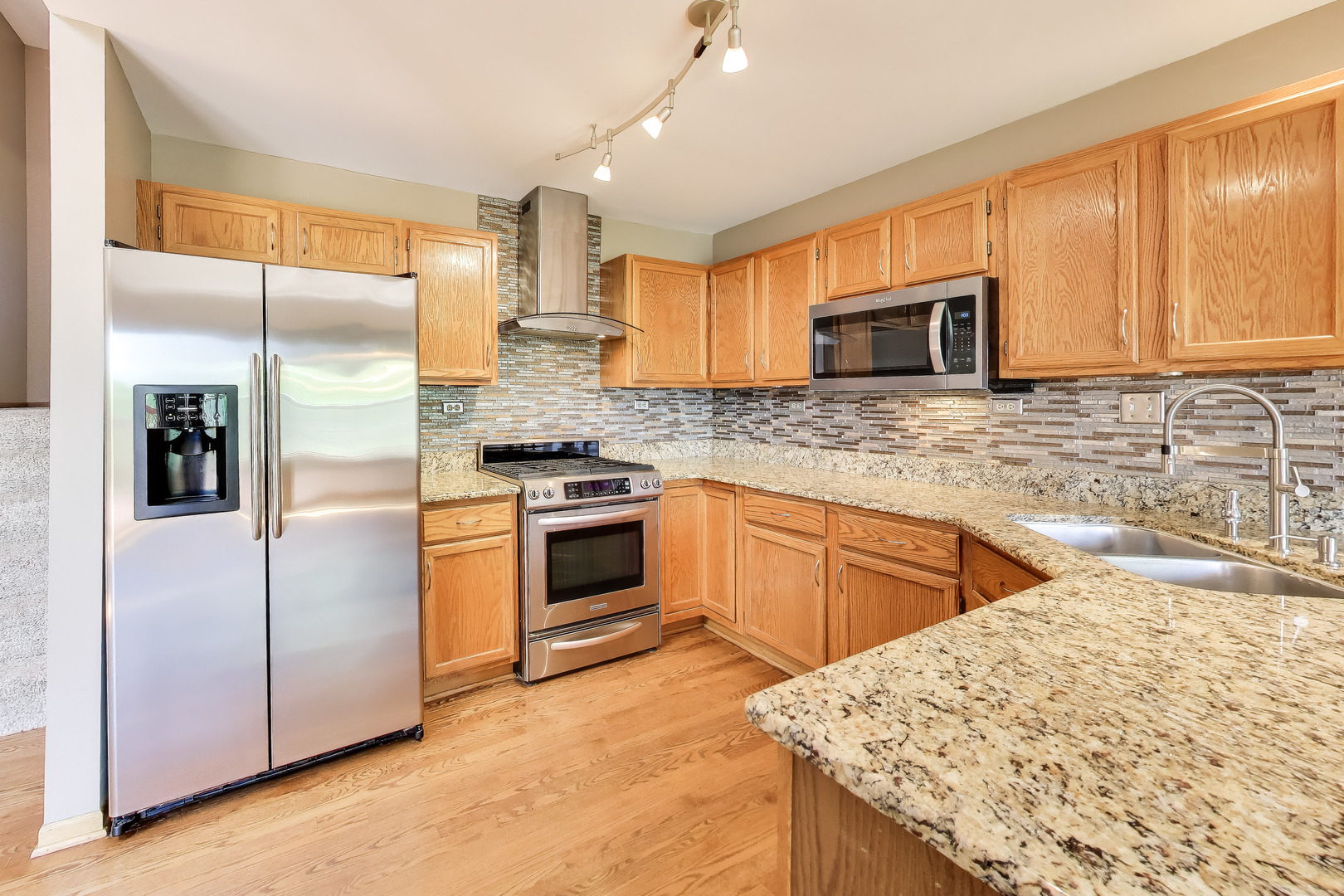934 Viewpoint Drive, Lake In The Hills, IL 60156