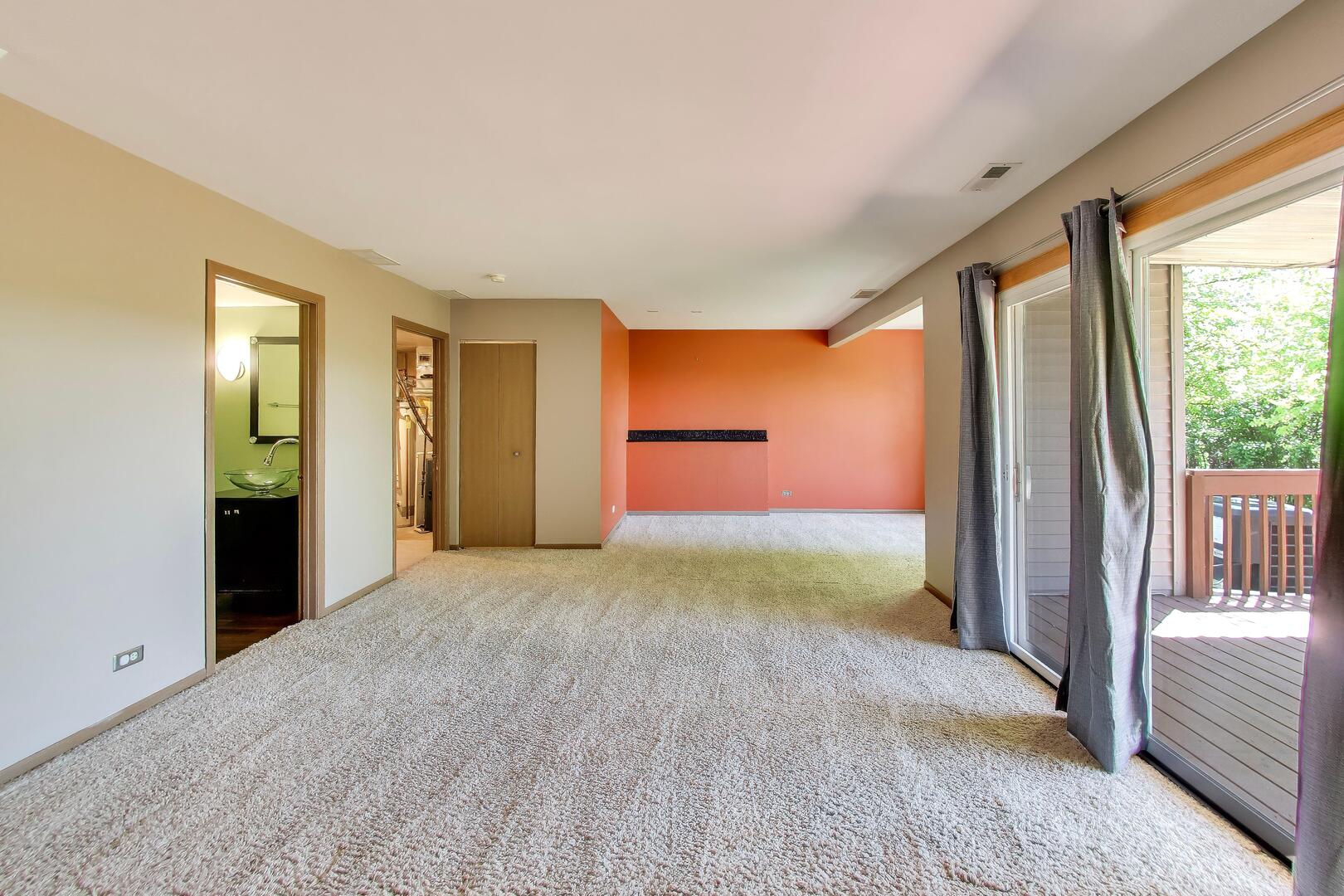 934 Viewpoint Drive, Lake In The Hills, IL 60156
