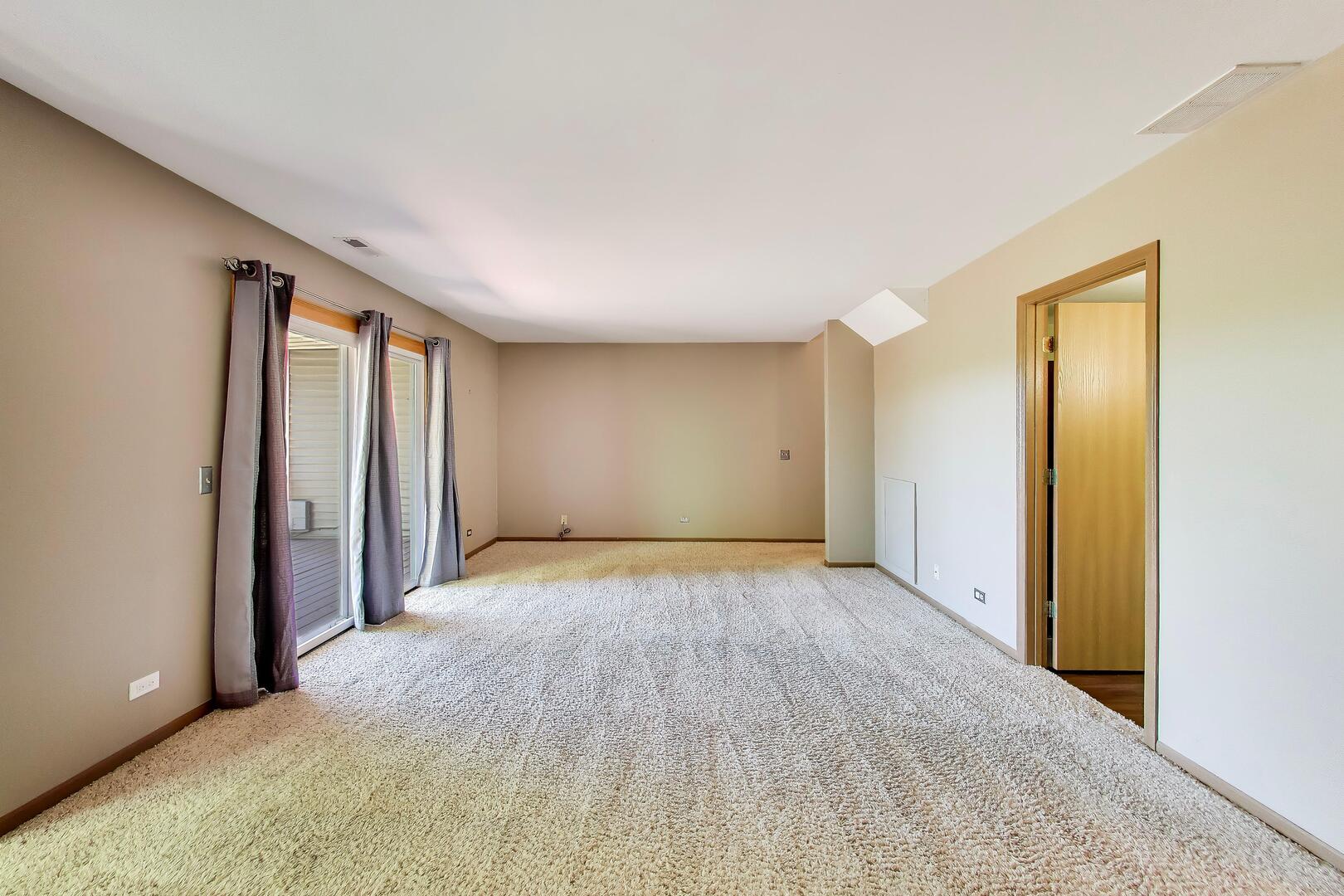 934 Viewpoint Drive, Lake In The Hills, IL 60156