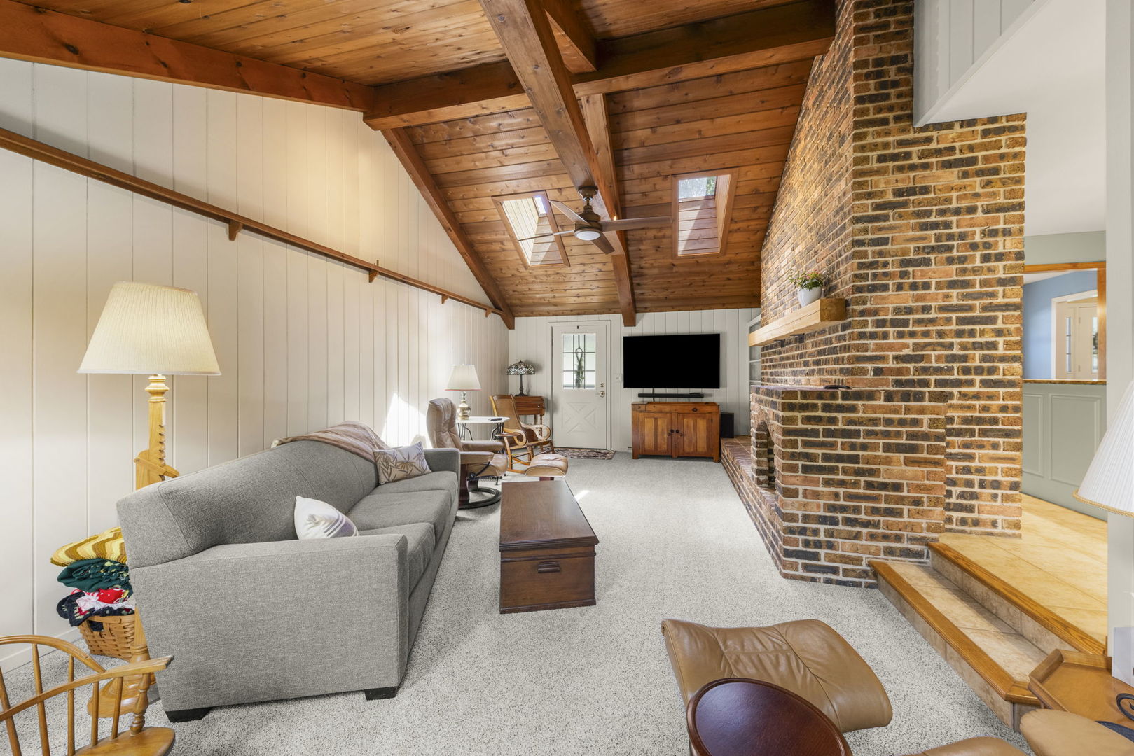 105 Thrush Lane, Naperville, IL 60540