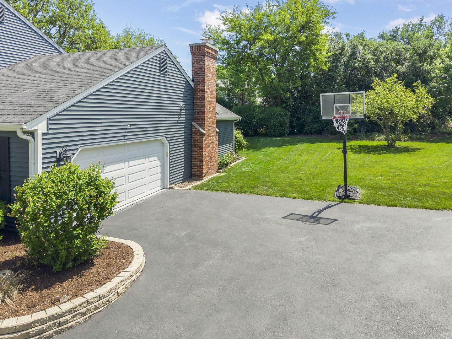 1525 Almond Court, Downers Grove, IL 60515