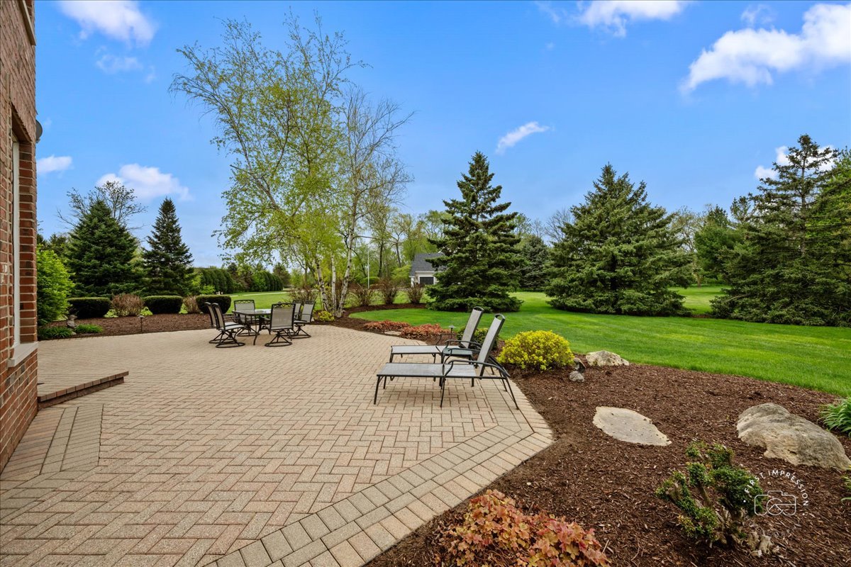 38W535 RED BAY Court, St. Charles, IL 60175