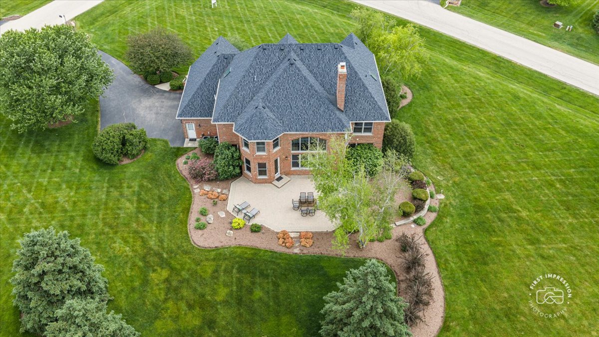 38W535 RED BAY Court, St. Charles, IL 60175