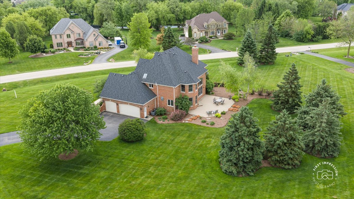 38W535 RED BAY Court, St. Charles, IL 60175