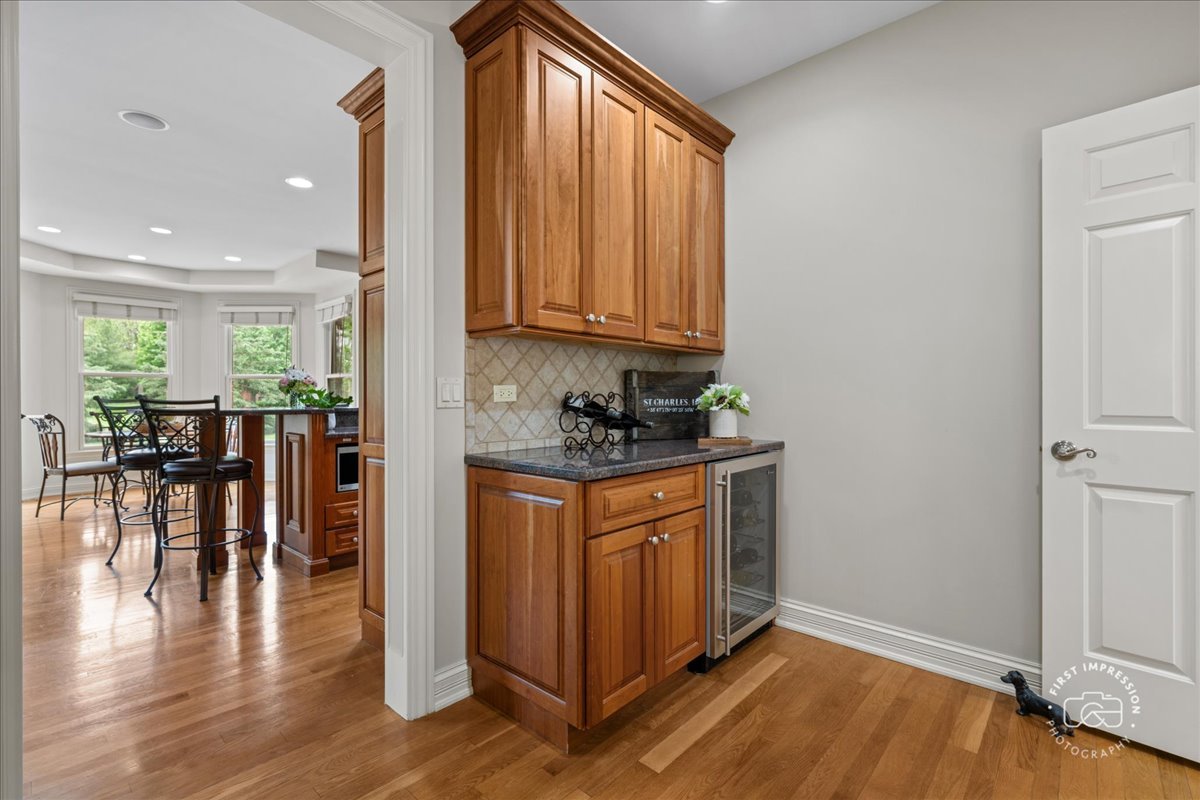 38W535 RED BAY Court, St. Charles, IL 60175