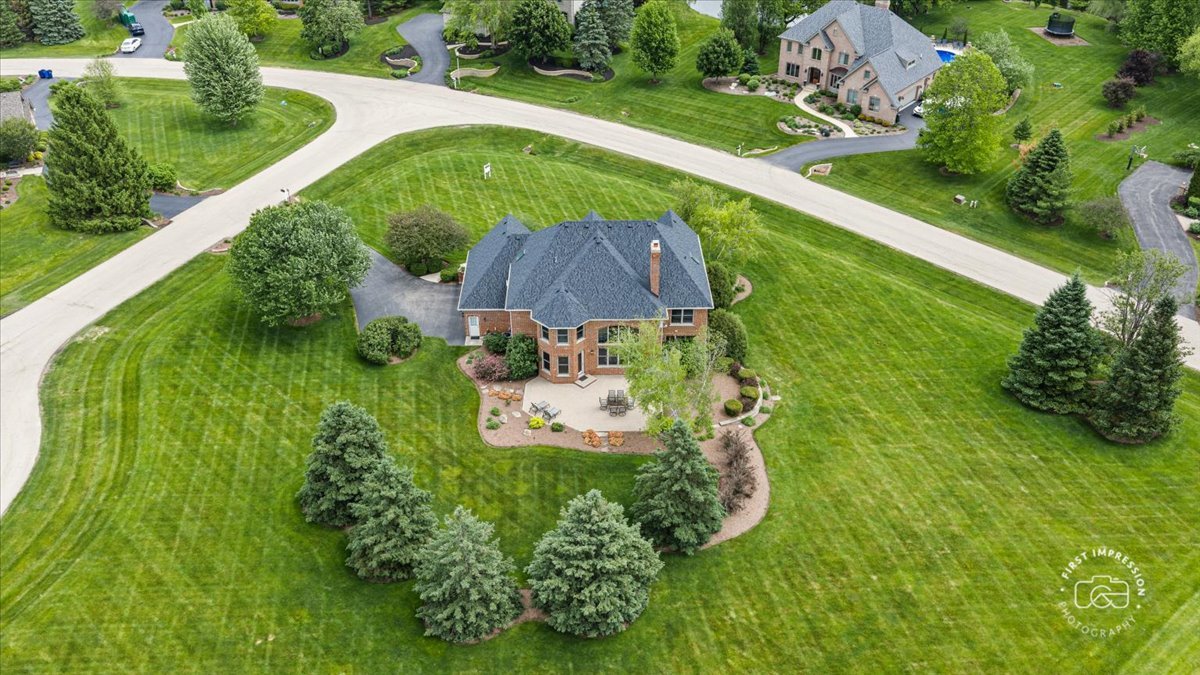 38W535 RED BAY Court, St. Charles, IL 60175