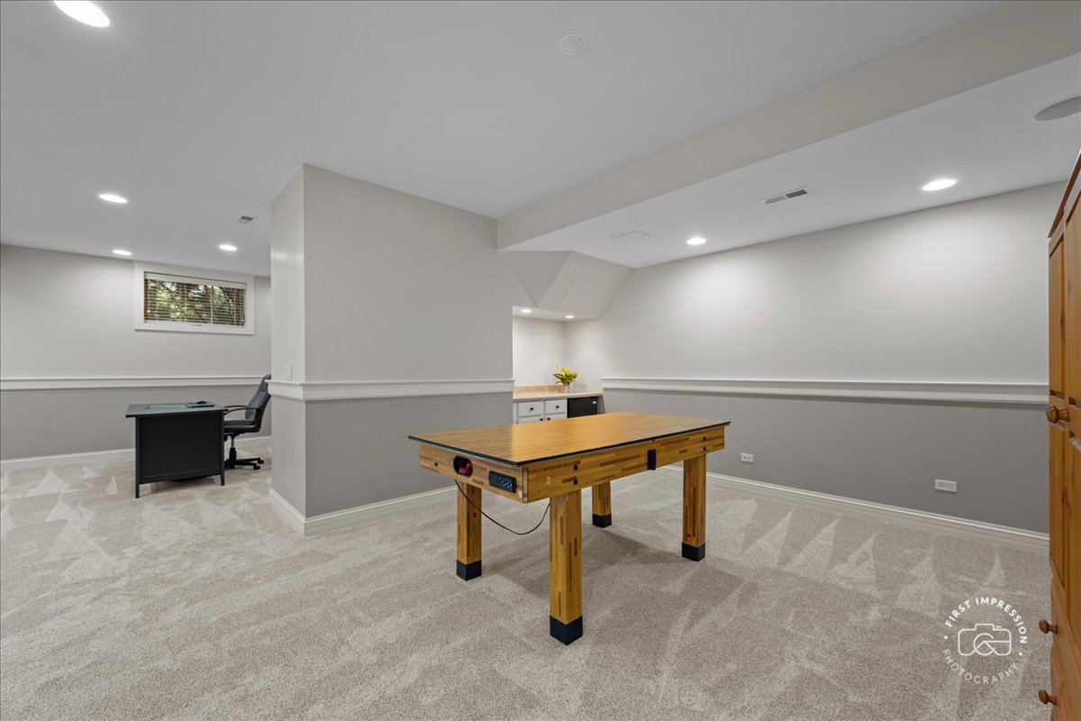 38W535 RED BAY Court, St. Charles, IL 60175