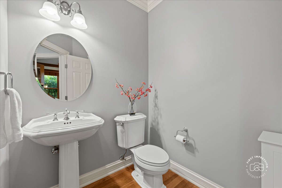 38W535 RED BAY Court, St. Charles, IL 60175