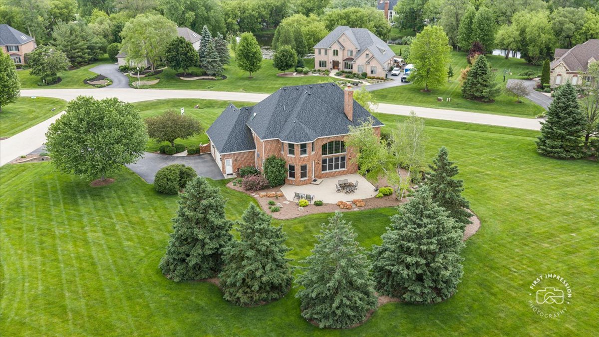 38W535 RED BAY Court, St. Charles, IL 60175