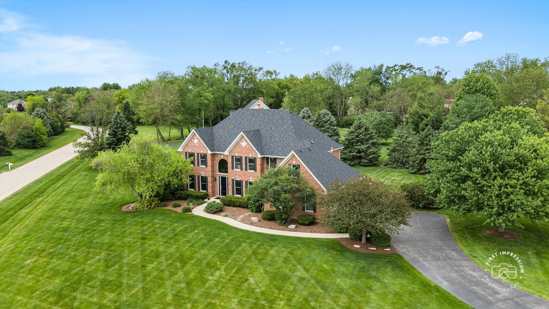 38W535 RED BAY Court, St. Charles, IL 60175
