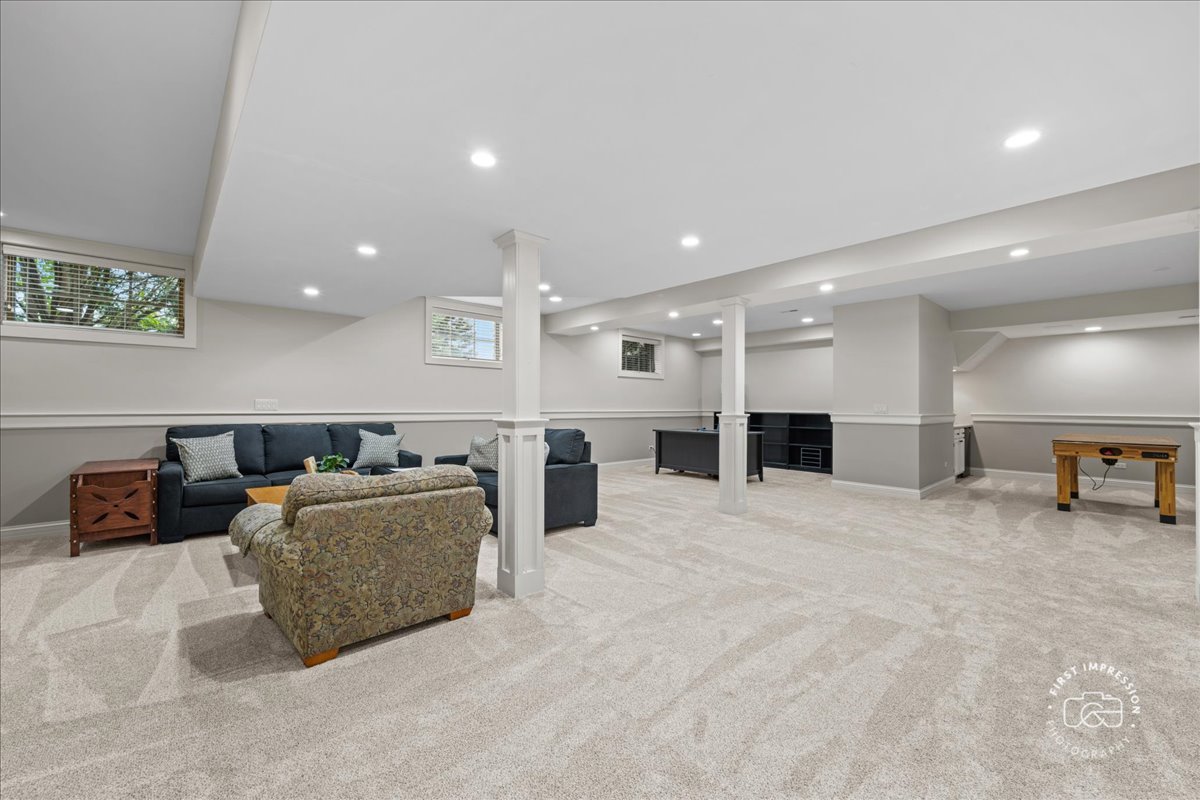 38W535 RED BAY Court, St. Charles, IL 60175