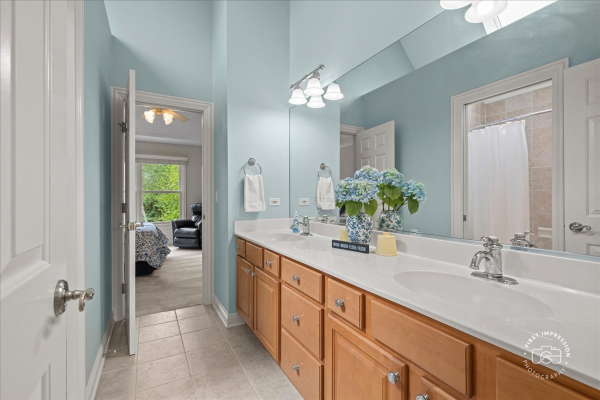 38W535 RED BAY Court, St. Charles, IL 60175