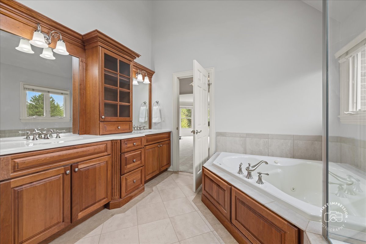 38W535 RED BAY Court, St. Charles, IL 60175
