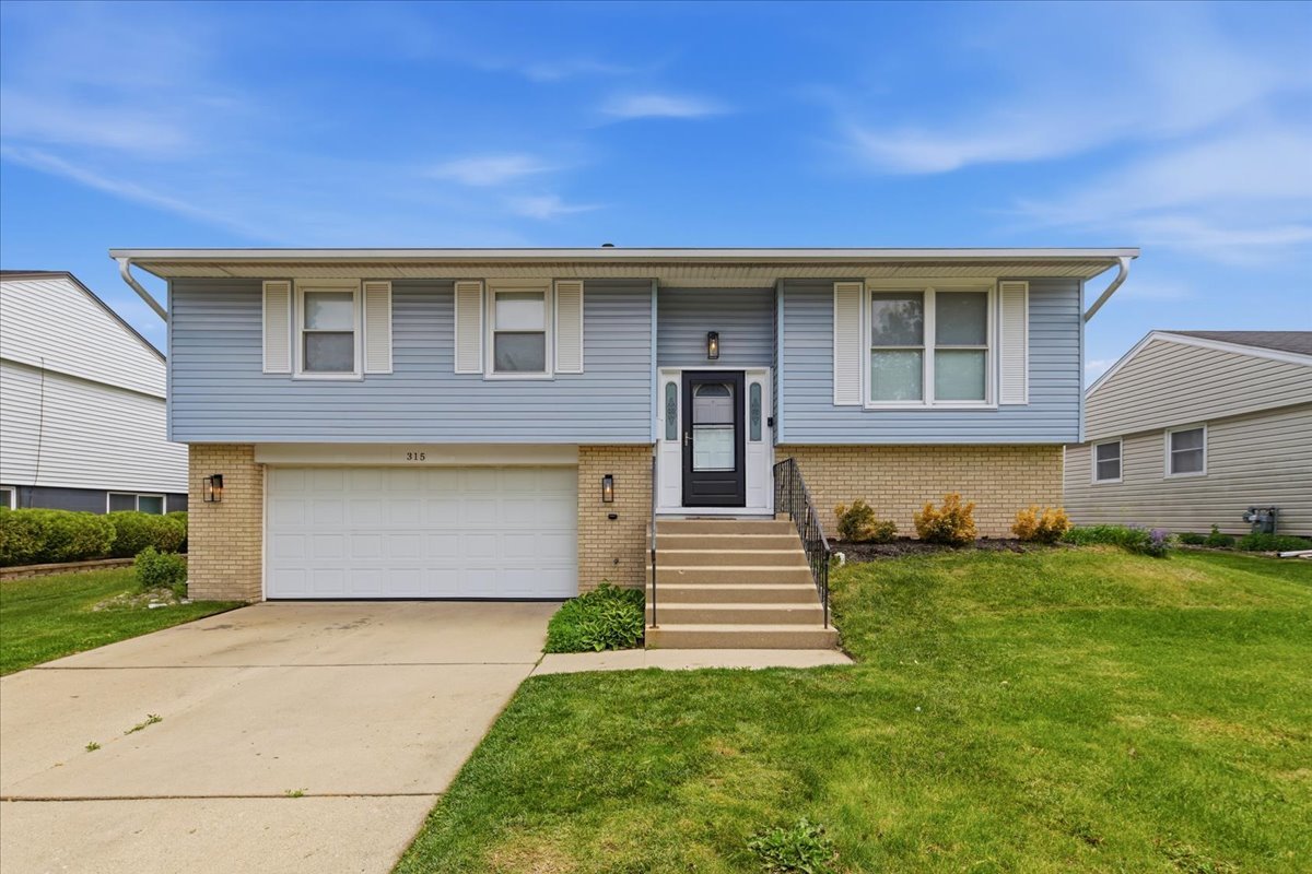 315 S Park Boulevard, Streamwood, IL 60107