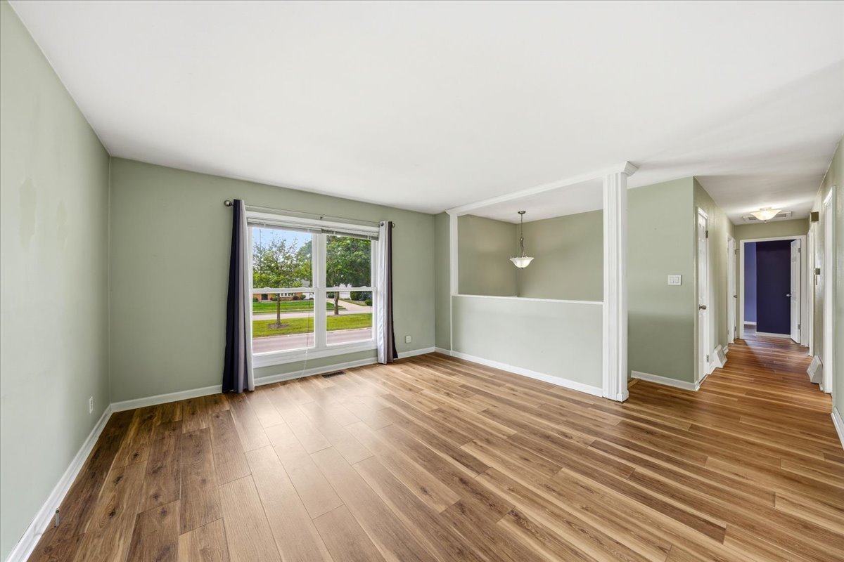315 S Park Boulevard, Streamwood, IL 60107