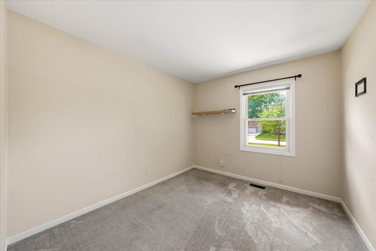 315 S Park Boulevard, Streamwood, IL 60107