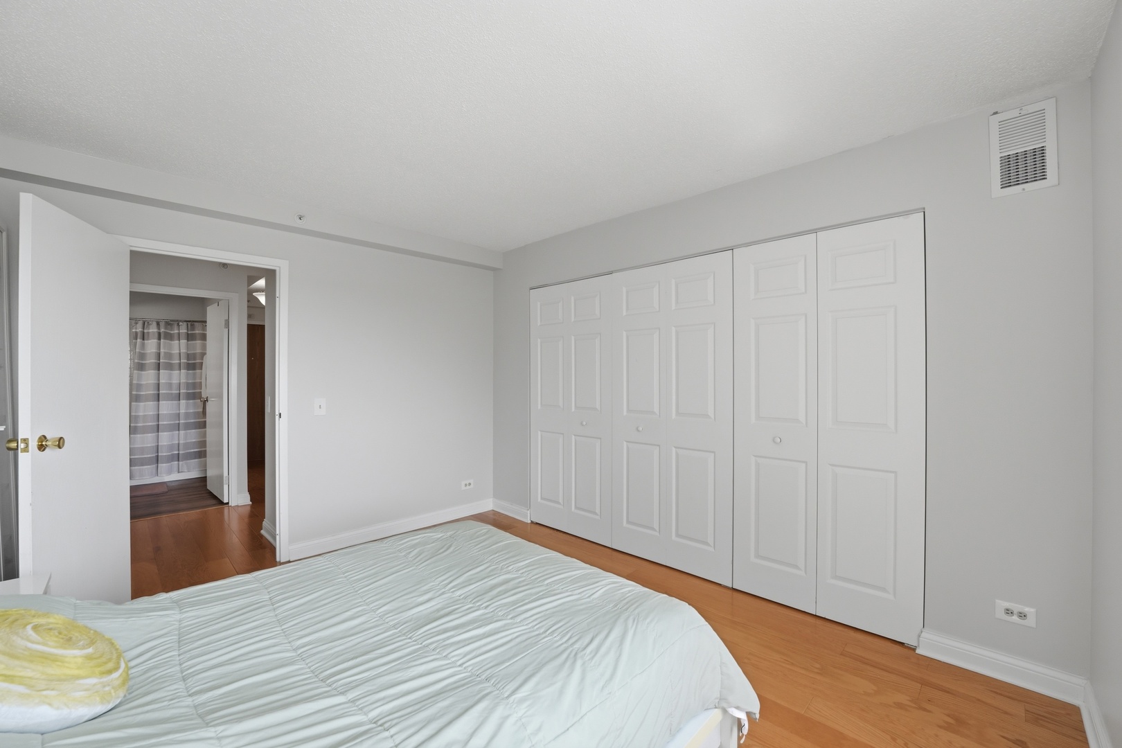 1800 Huntington Boulevard #AE607, Hoffman Estates, IL 60169