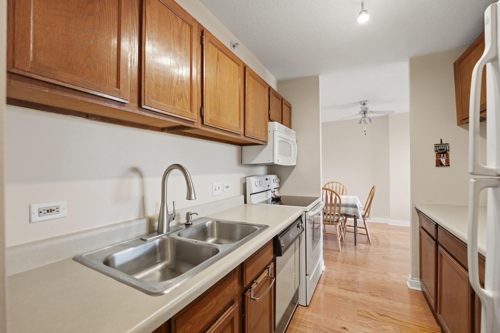 1800 Huntington Boulevard #AE607, Hoffman Estates, IL 60169