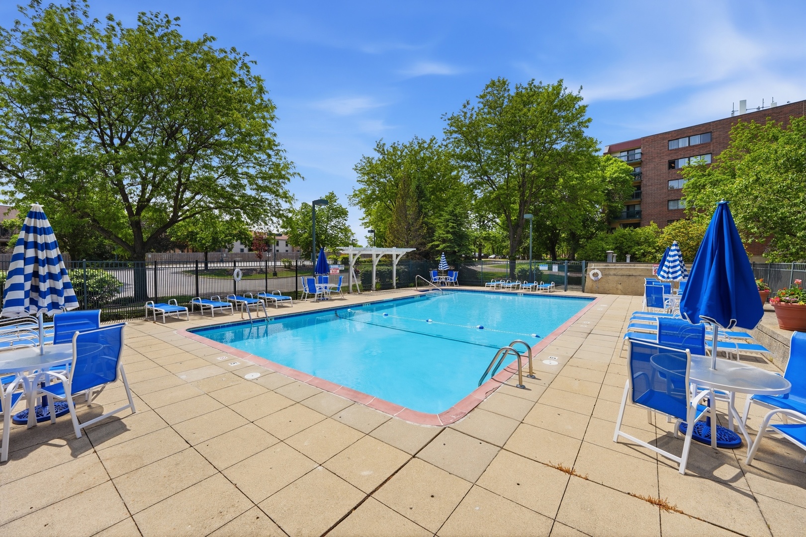 1800 Huntington Boulevard #AE607, Hoffman Estates, IL 60169