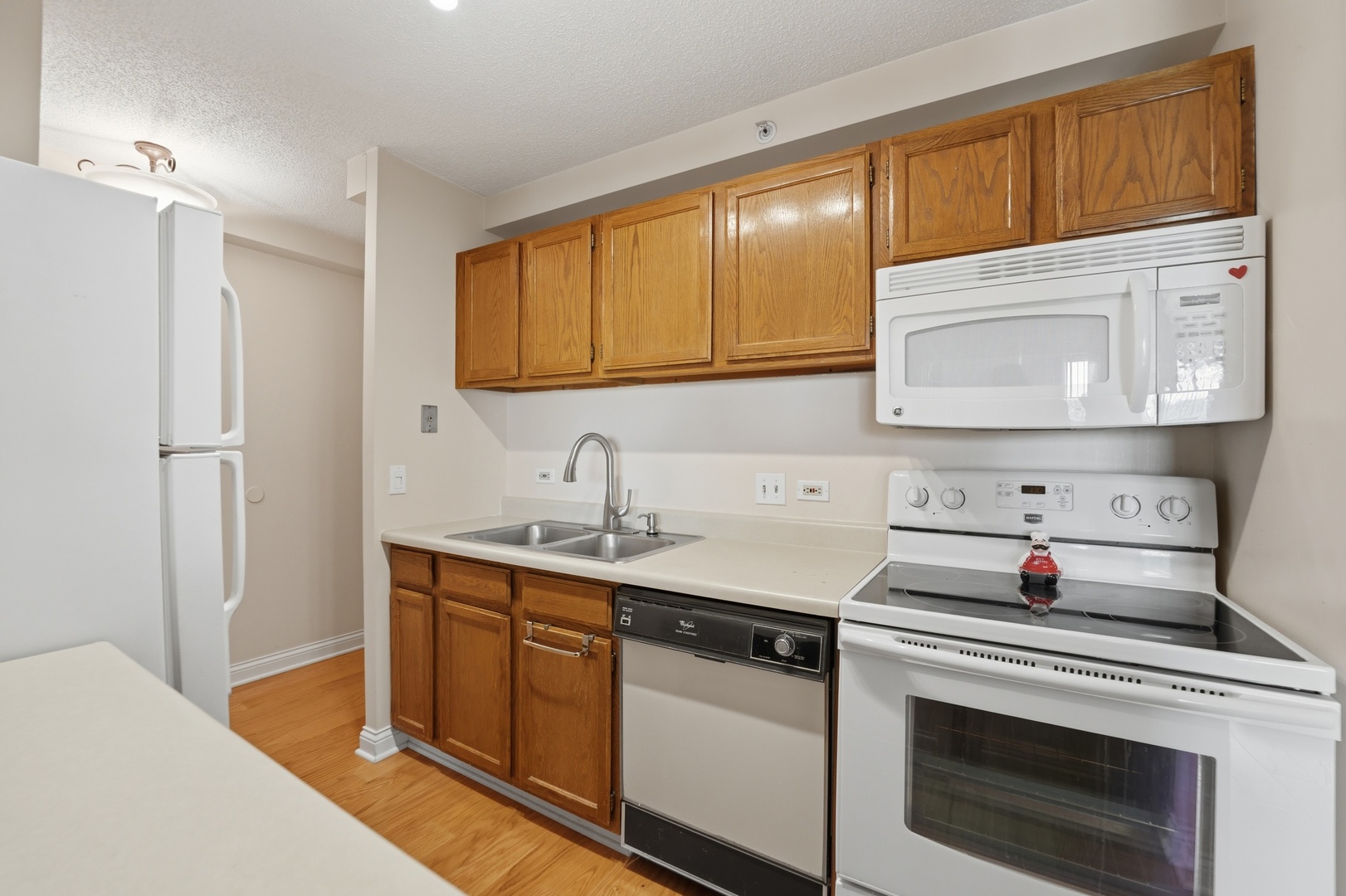 1800 Huntington Boulevard #AE607, Hoffman Estates, IL 60169
