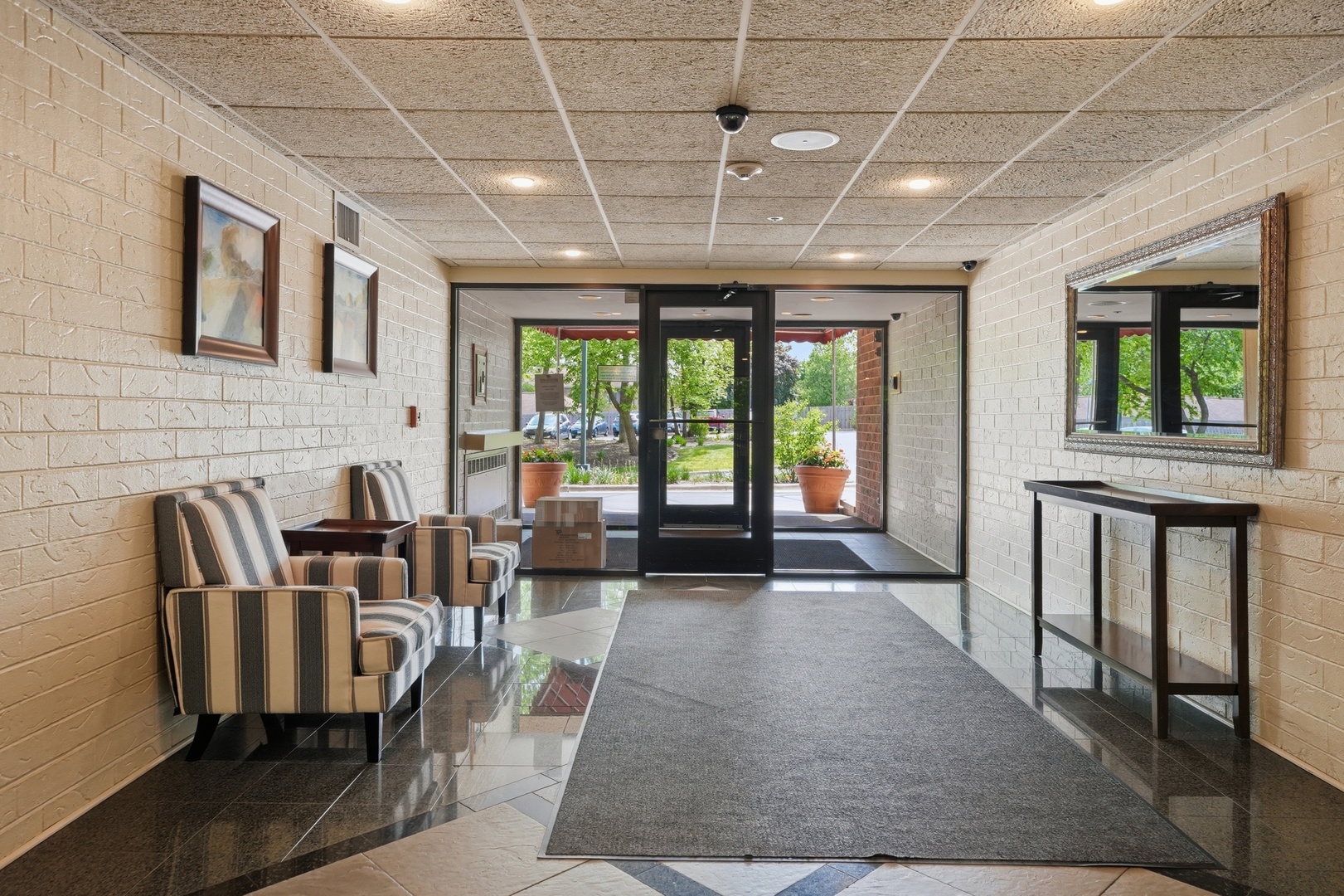 1800 Huntington Boulevard #AE607, Hoffman Estates, IL 60169